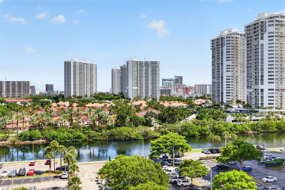 3731 Country Club Dr #1023 Aventura, FL 33180