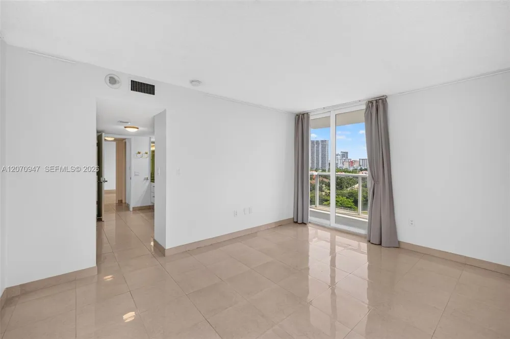 3731 Country Club Dr #1023 Aventura, FL 33180