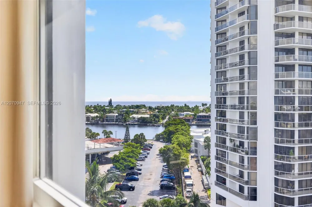 3731 Country Club Dr #1023 Aventura, FL 33180