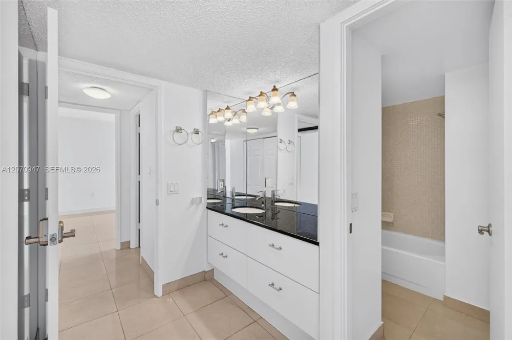 3731 Country Club Dr #1023 Aventura, FL 33180