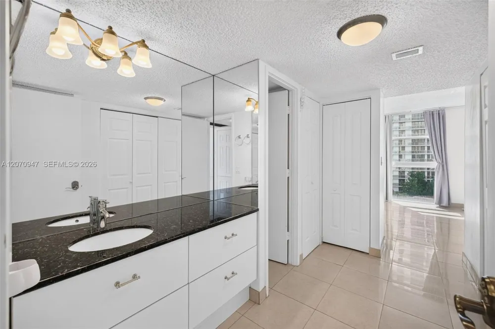 3731 Country Club Dr #1023 Aventura, FL 33180