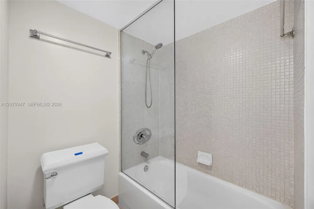 3731 Country Club Dr #1023 Aventura, FL 33180