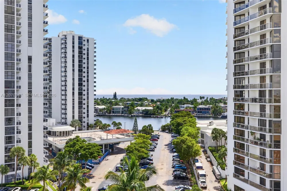 3731 Country Club Dr #1023 Aventura, FL 33180