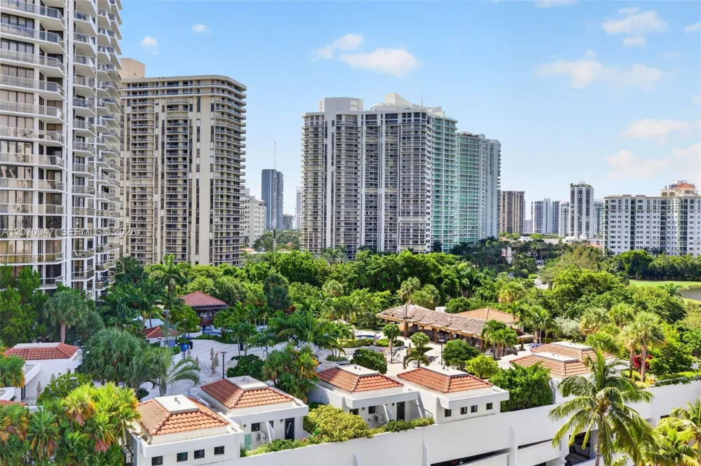 3731 Country Club Dr #1023 Aventura, FL 33180