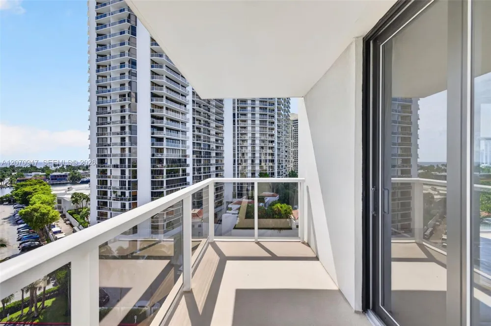 3731 Country Club Dr #1023 Aventura, FL 33180
