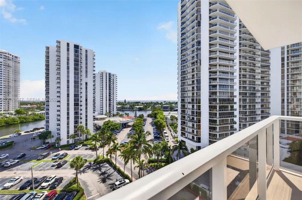 3731 Country Club Dr #1023 Aventura, FL 33180