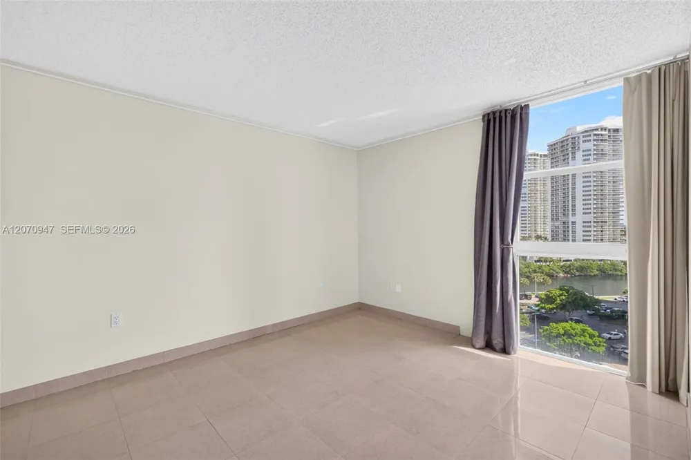 3731 Country Club Dr #1023 Aventura, FL 33180