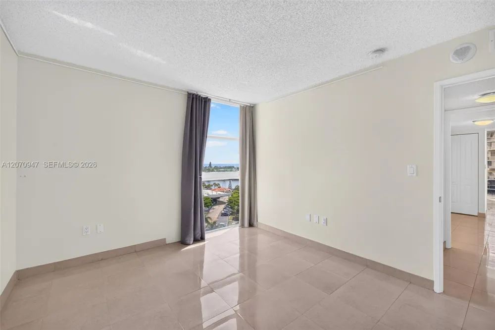 3731 Country Club Dr #1023 Aventura, FL 33180