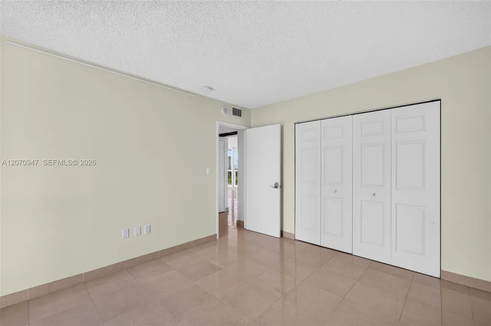 3731 Country Club Dr #1023 Aventura, FL 33180