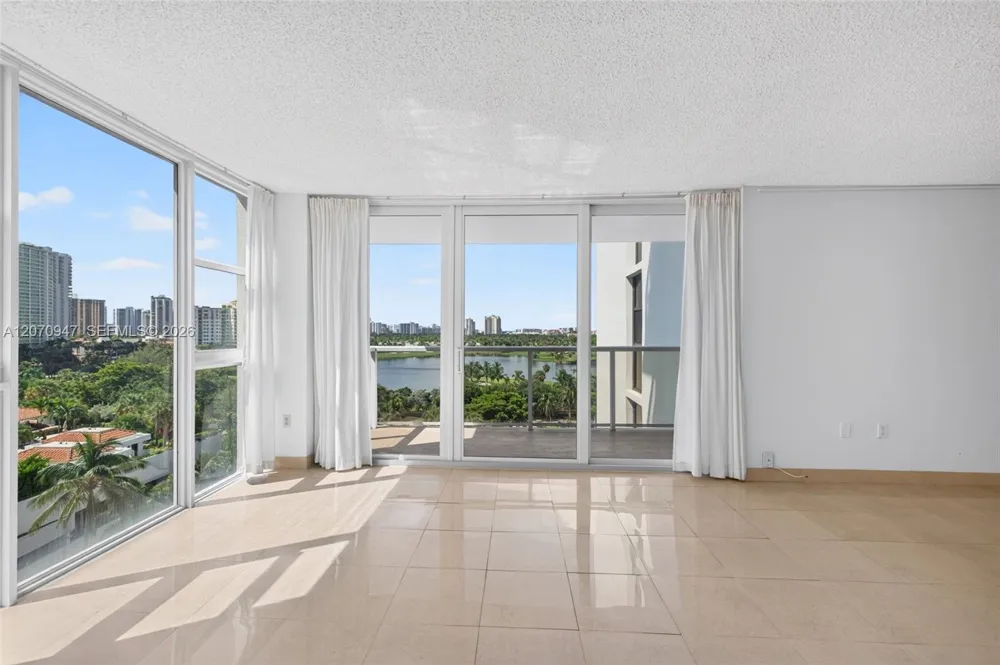3731 Country Club Dr #1023 Aventura, FL 33180
