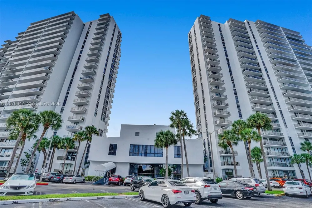 3731 Country Club Dr #1023 Aventura, FL 33180
