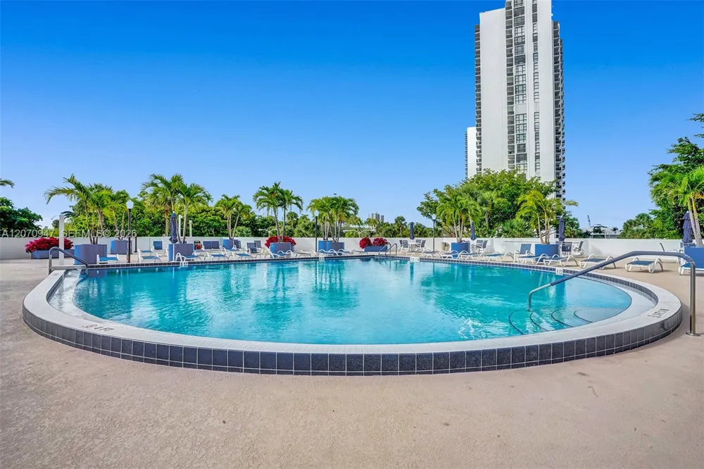 3731 Country Club Dr #1023 Aventura, FL 33180