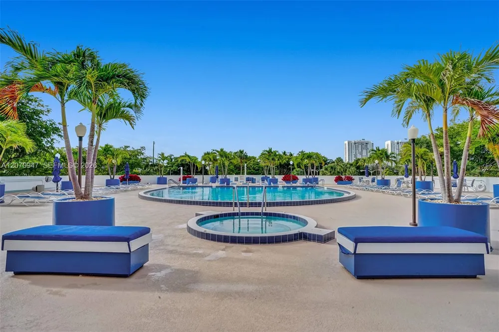 3731 Country Club Dr #1023 Aventura, FL 33180