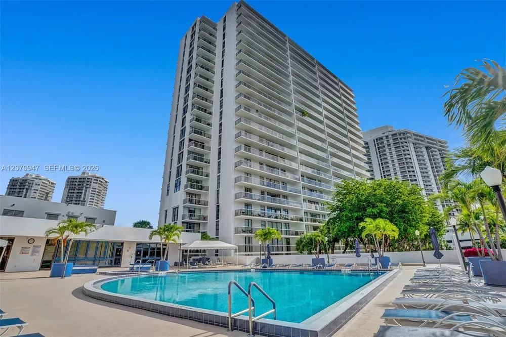 3731 Country Club Dr #1023 Aventura, FL 33180