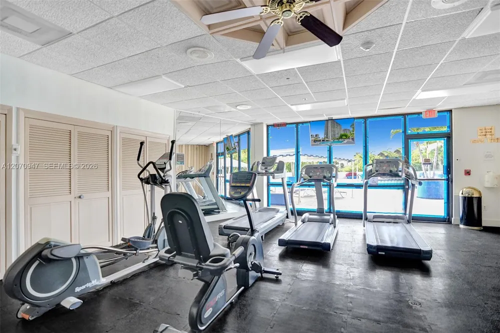 3731 Country Club Dr #1023 Aventura, FL 33180