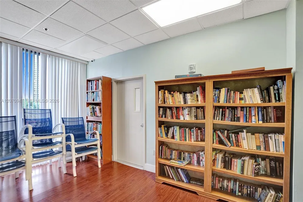3731 Country Club Dr #1023 Aventura, FL 33180