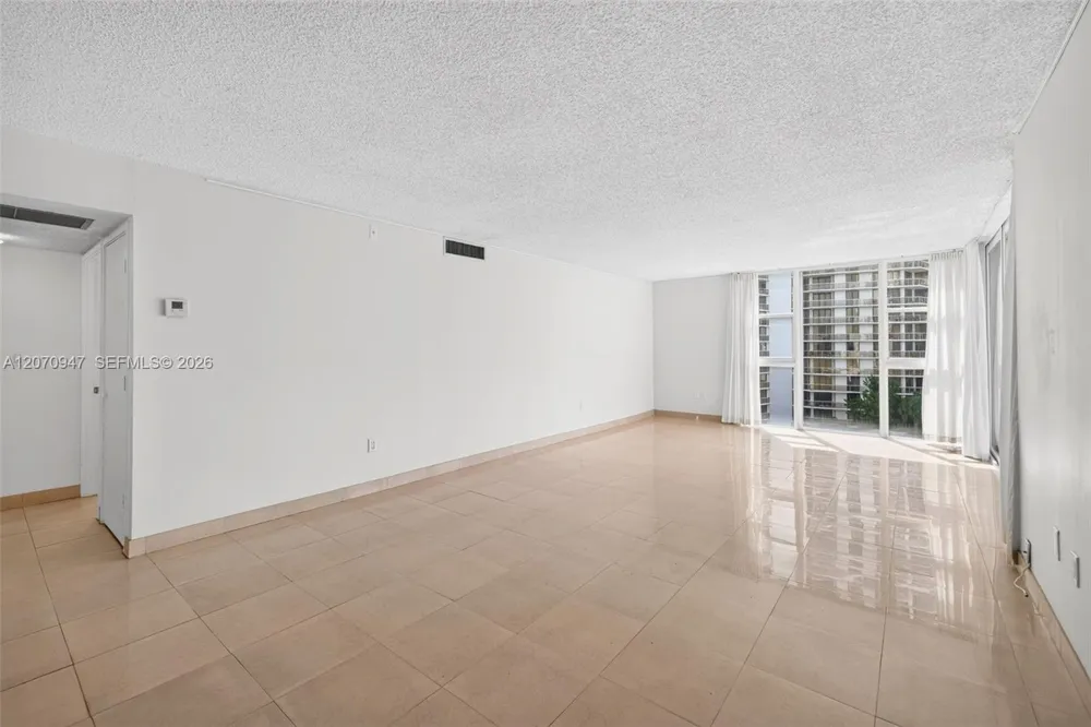 3731 Country Club Dr #1023 Aventura, FL 33180