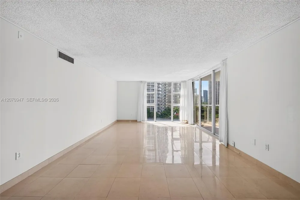 3731 Country Club Dr #1023 Aventura, FL 33180