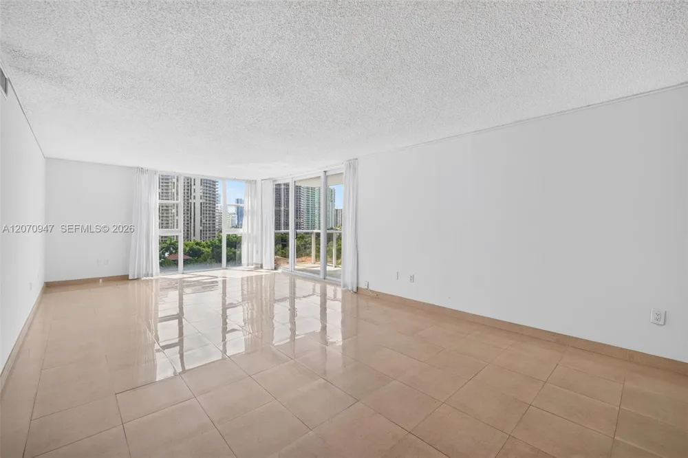 3731 Country Club Dr #1023 Aventura, FL 33180