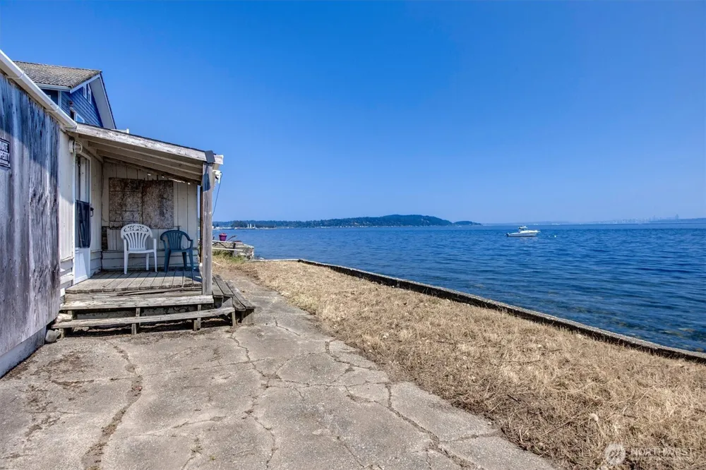 1239 Colchester Drive E Port Orchard, WA 98366