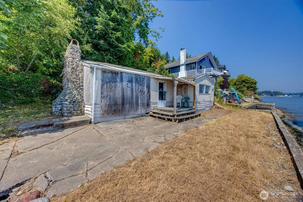 1239 Colchester Drive E Port Orchard, WA 98366