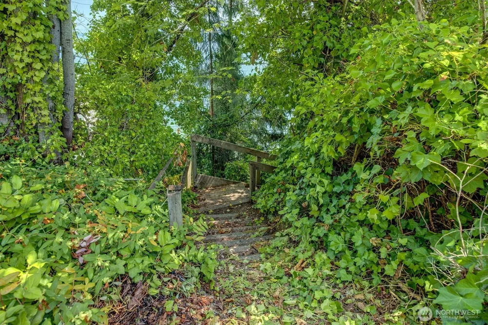 1239 Colchester Drive E Port Orchard, WA 98366