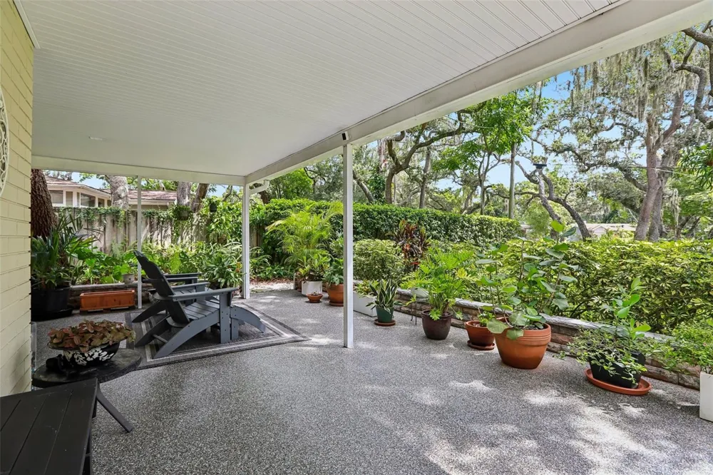 204 S BURLINGAME AVENUE Temple Terrace, FL 33617