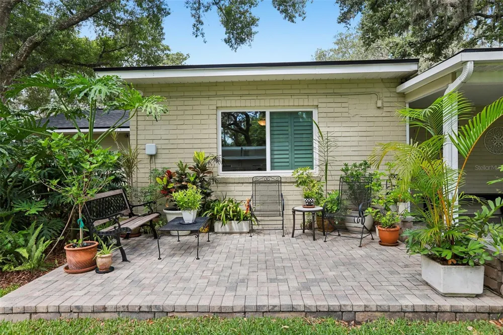 204 S BURLINGAME AVENUE Temple Terrace, FL 33617