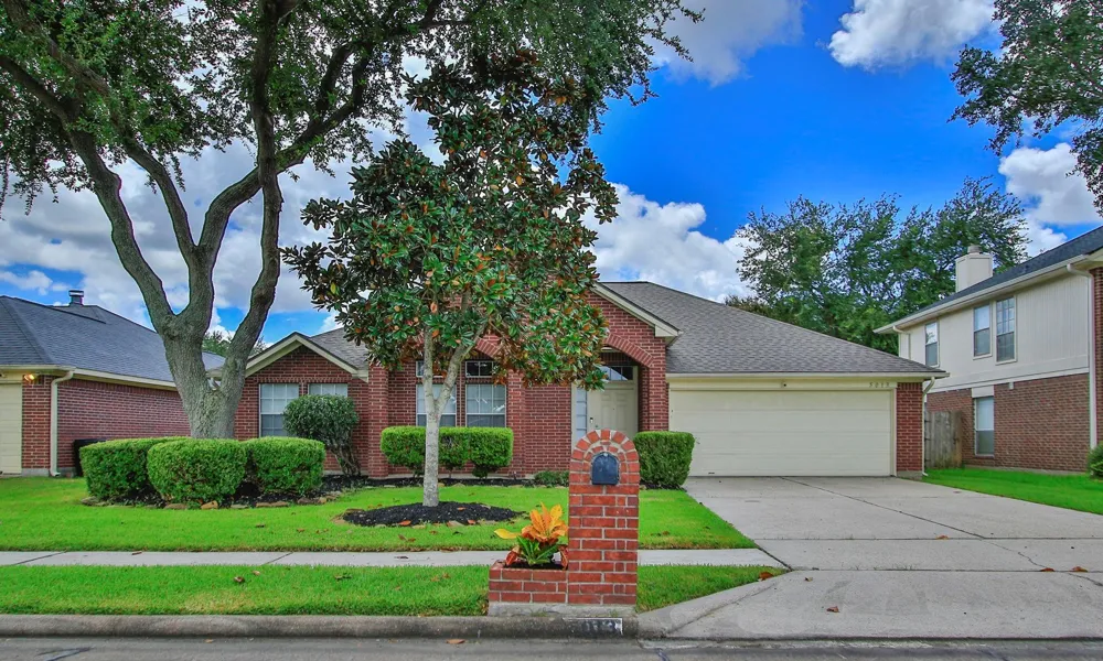 5013 Parkcrest Drive La Porte, TX 77571