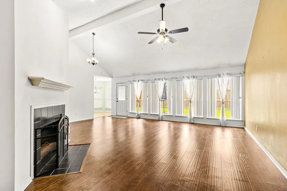 5013 Parkcrest Drive La Porte, TX 77571