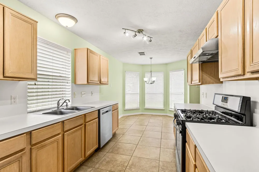 5013 Parkcrest Drive La Porte, TX 77571