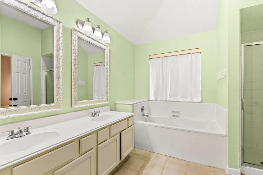 5013 Parkcrest Drive La Porte, TX 77571