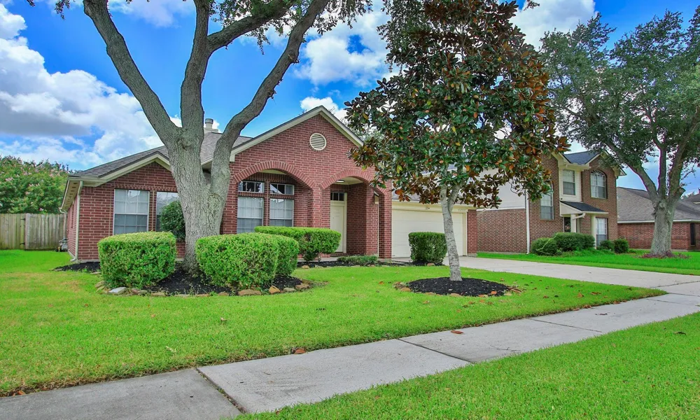 5013 Parkcrest Drive La Porte, TX 77571