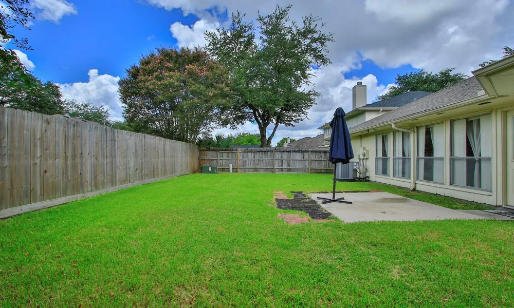 5013 Parkcrest Drive La Porte, TX 77571
