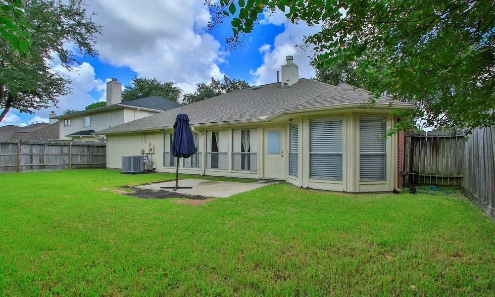 5013 Parkcrest Drive La Porte, TX 77571