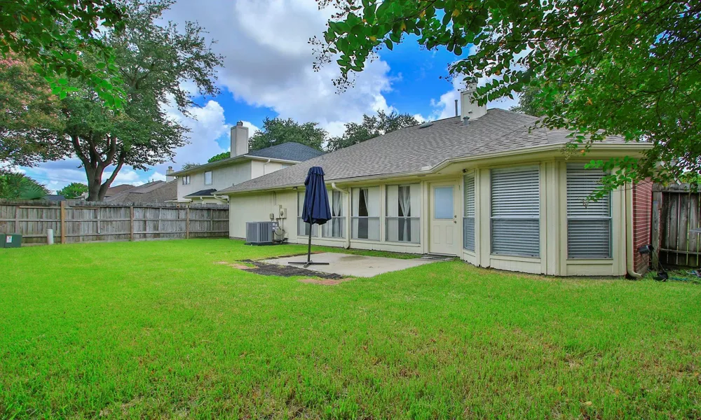 5013 Parkcrest Drive La Porte, TX 77571