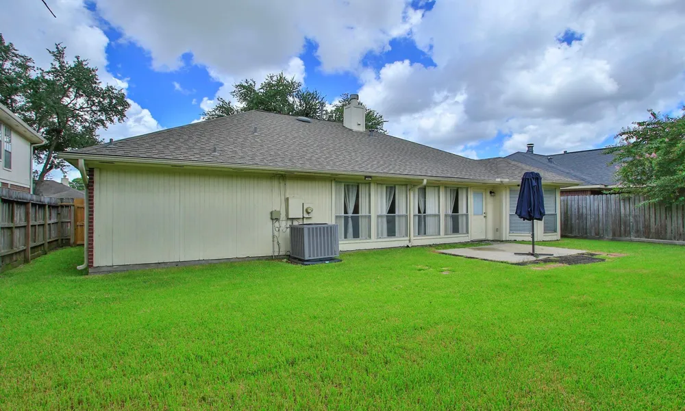 5013 Parkcrest Drive La Porte, TX 77571