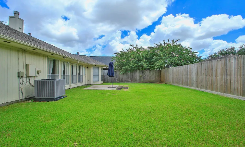 5013 Parkcrest Drive La Porte, TX 77571