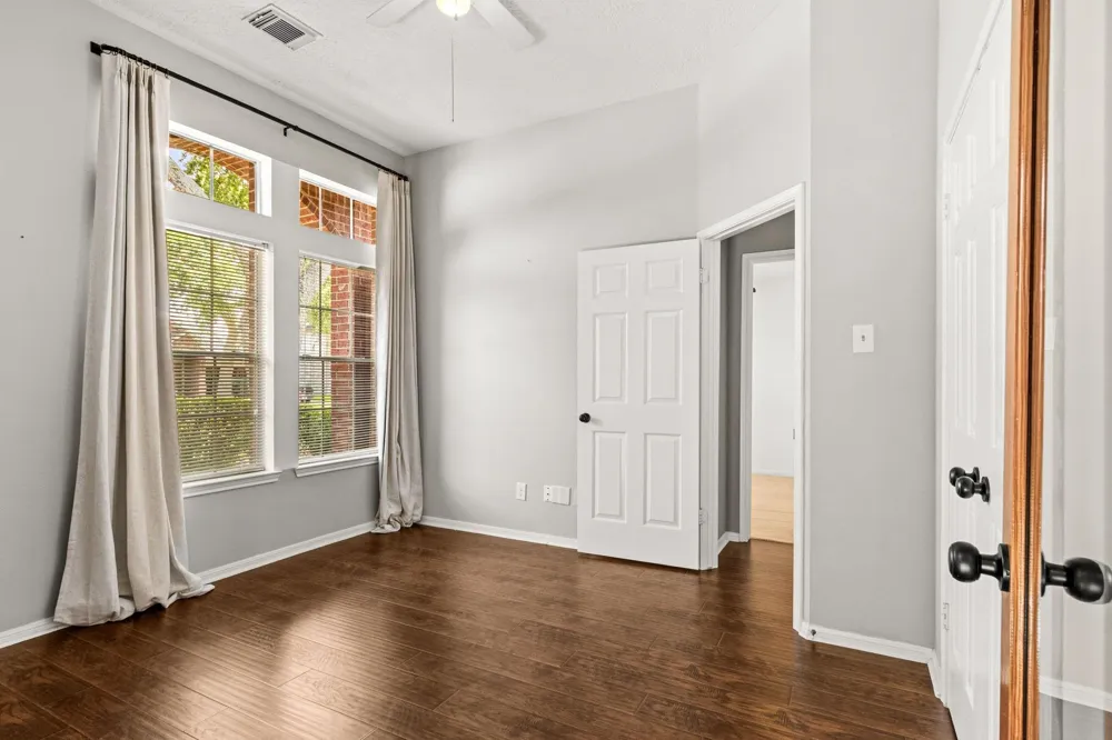 5013 Parkcrest Drive La Porte, TX 77571