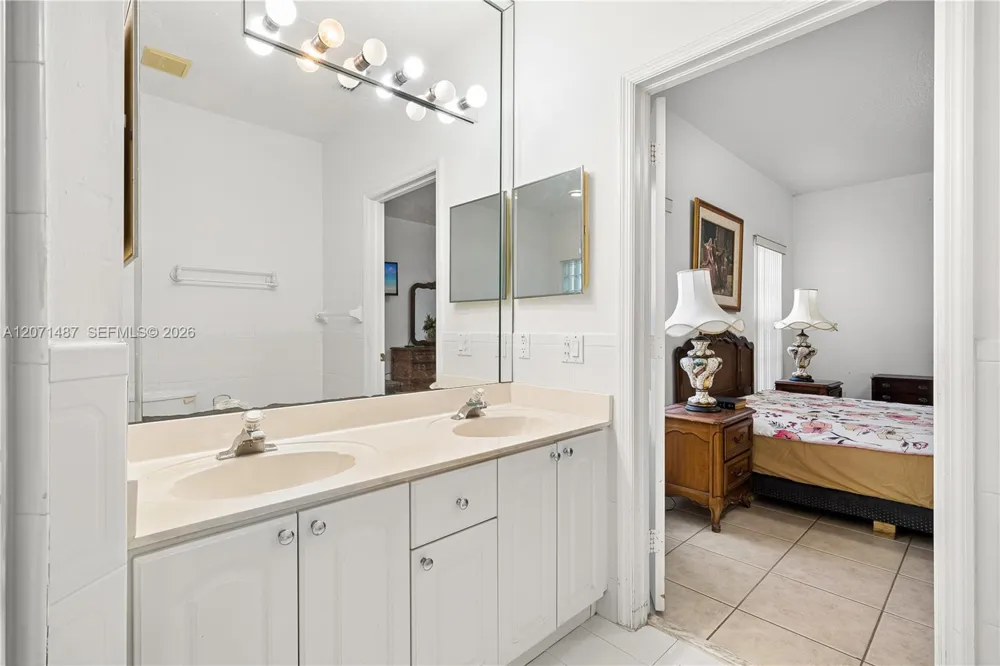 1220 SW 139th Ave Miami, FL 33184