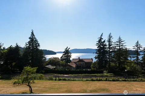 907 Chuckanut Drive