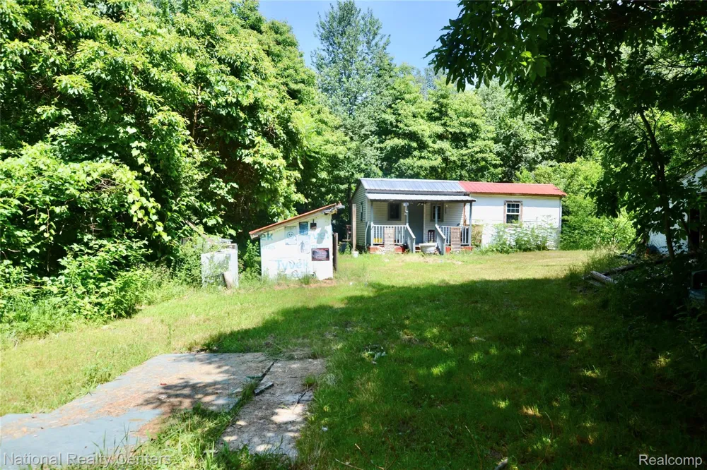48116 County Road 388 Columbia Township, MI 49056