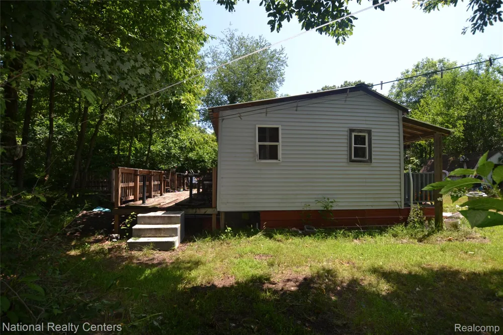 48116 County Road 388 Columbia Township, MI 49056