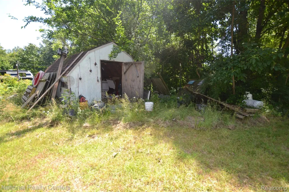 48116 County Road 388 Columbia Township, MI 49056