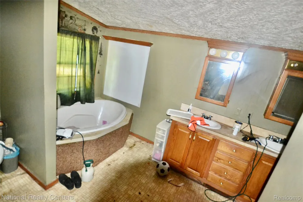 48116 County Road 388 Columbia Township, MI 49056