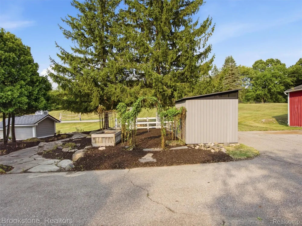 2700 Hosner Road Oxford Charter Township, MI 48370
