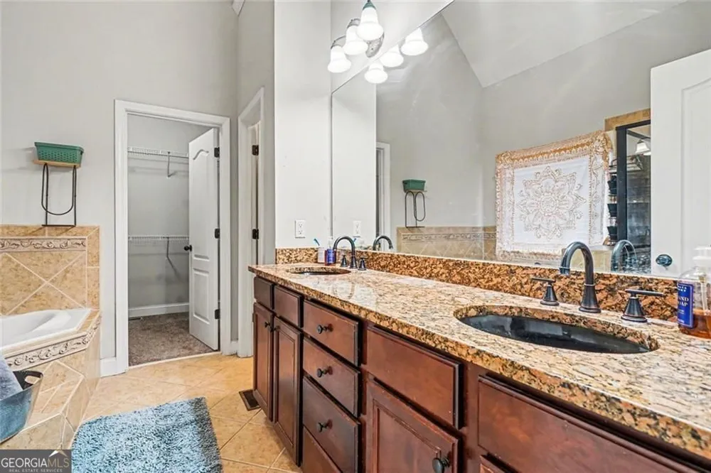 913 Arbor DR Loganville, GA 30052