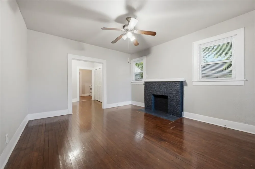 711 Brown Street #A Waxahachie, TX 75165