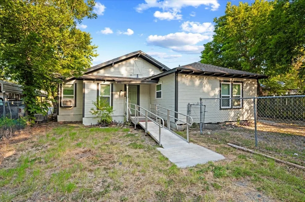 711 Brown Street #A Waxahachie, TX 75165