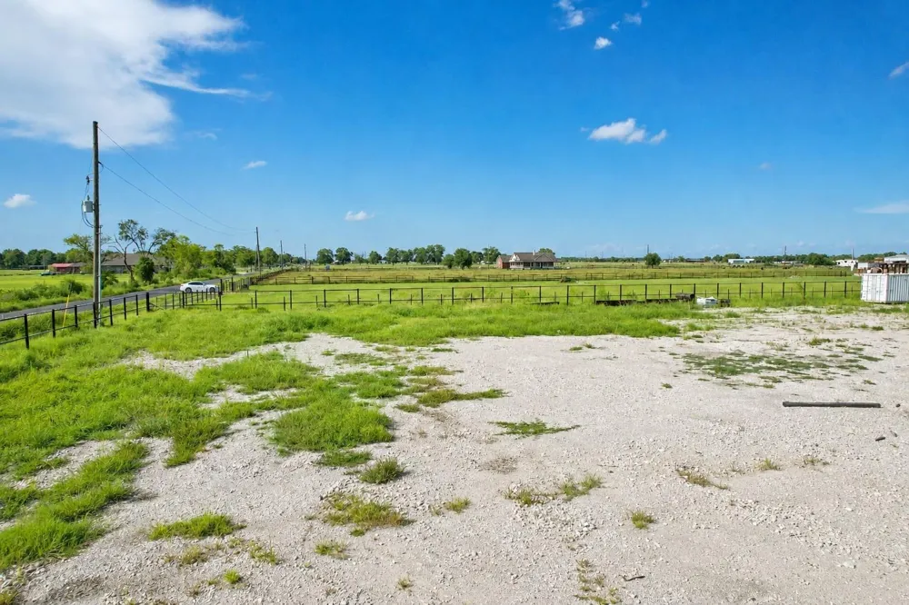 1851 County Road 610 Dayton, TX 77535